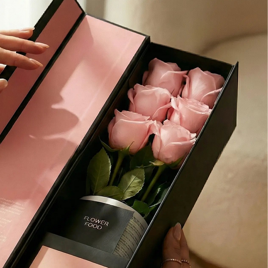 Flute Box cor de rosas aberta a mostrar as rosas 